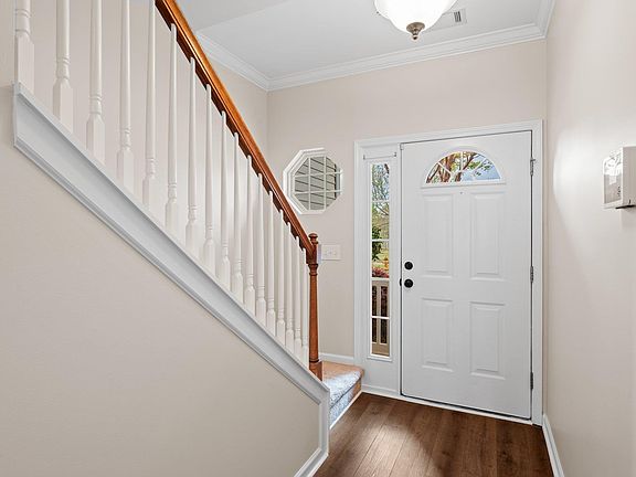 4th image of 38 Bay Springs Dr