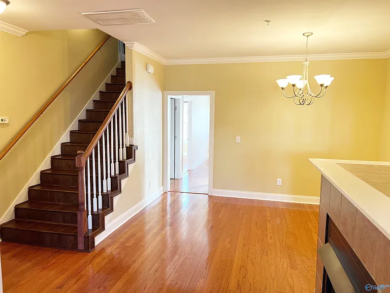470 Shamrock Dr — Photo 8