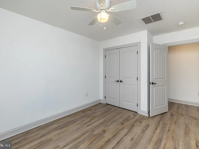 411 James St — Photo 45
