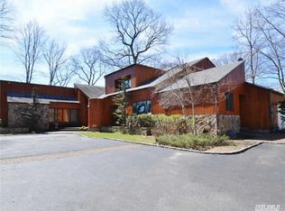 165 Foxhunt Cres, Syosset, NY 11791