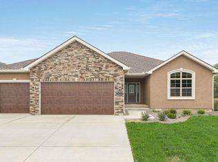 1929 Edgewood Dr, Leavenworth, KS 66048