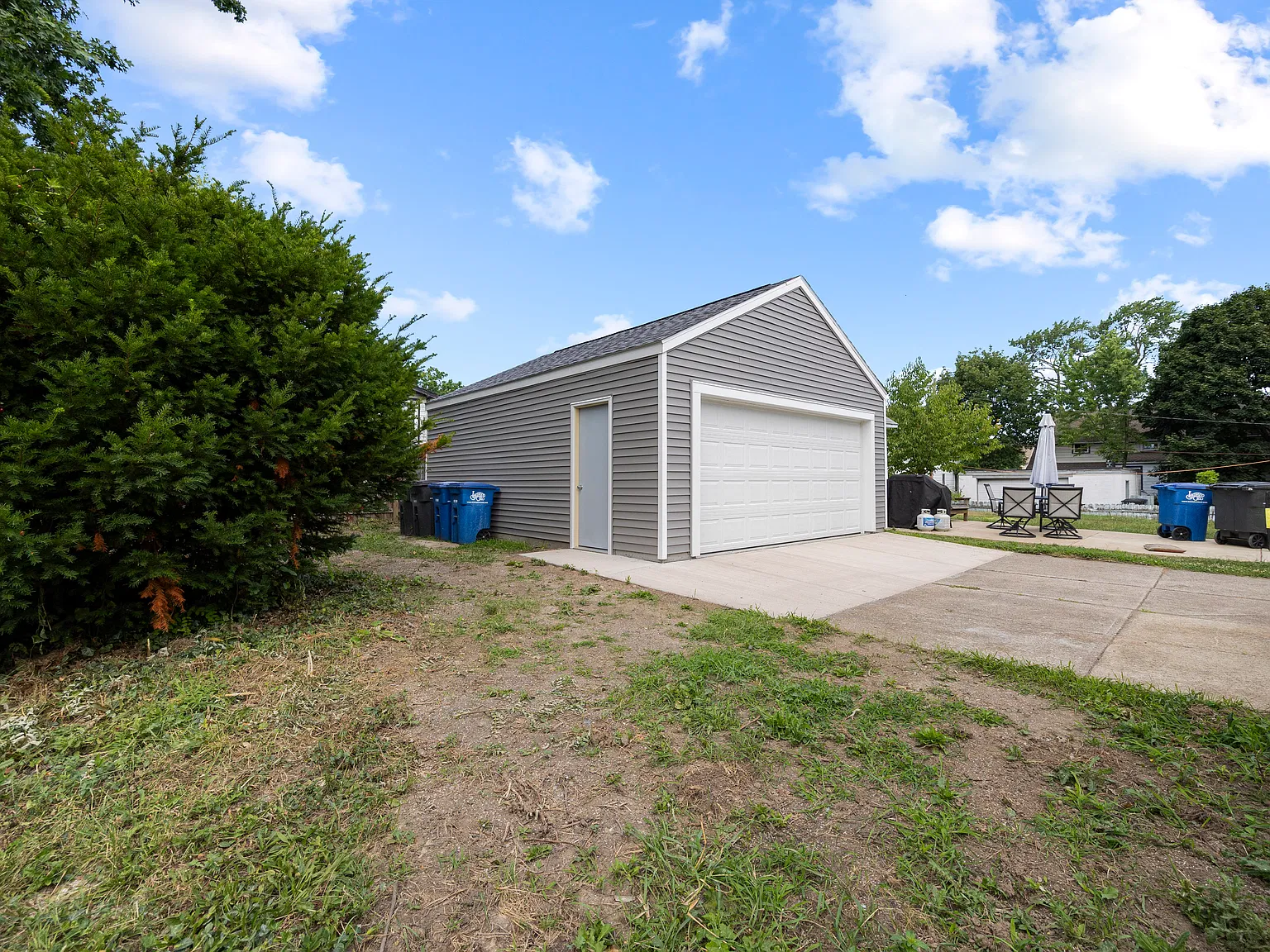 2054 Magee St — Photo 4