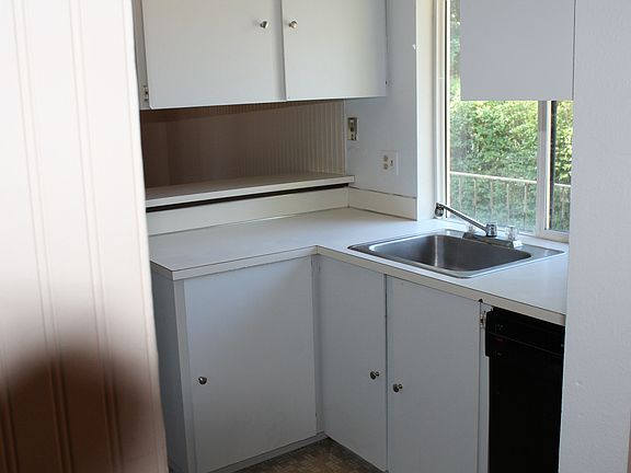 4th image of 2826 Garden Ct APT D