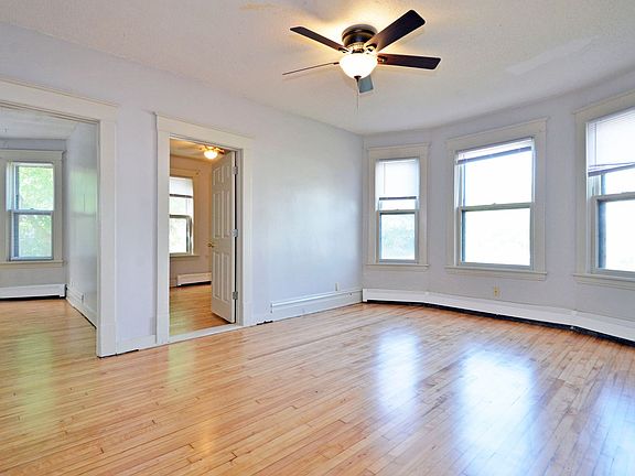 4th image of 61 Delos St W APT 1