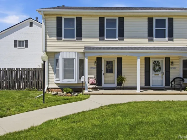 37583 Charter Oaks Blvd, Clinton Township, MI 48036