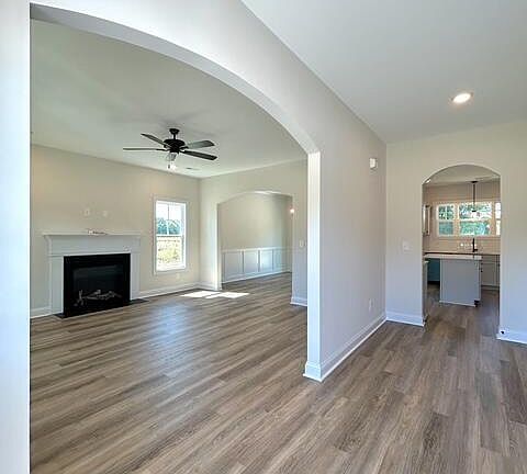5th image of 152 Woodford Drive