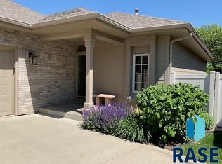 756 E Greenbrier Pl, Sioux Falls, SD 57108