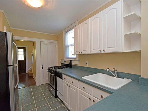 4th image of 2902 Daytona Ave