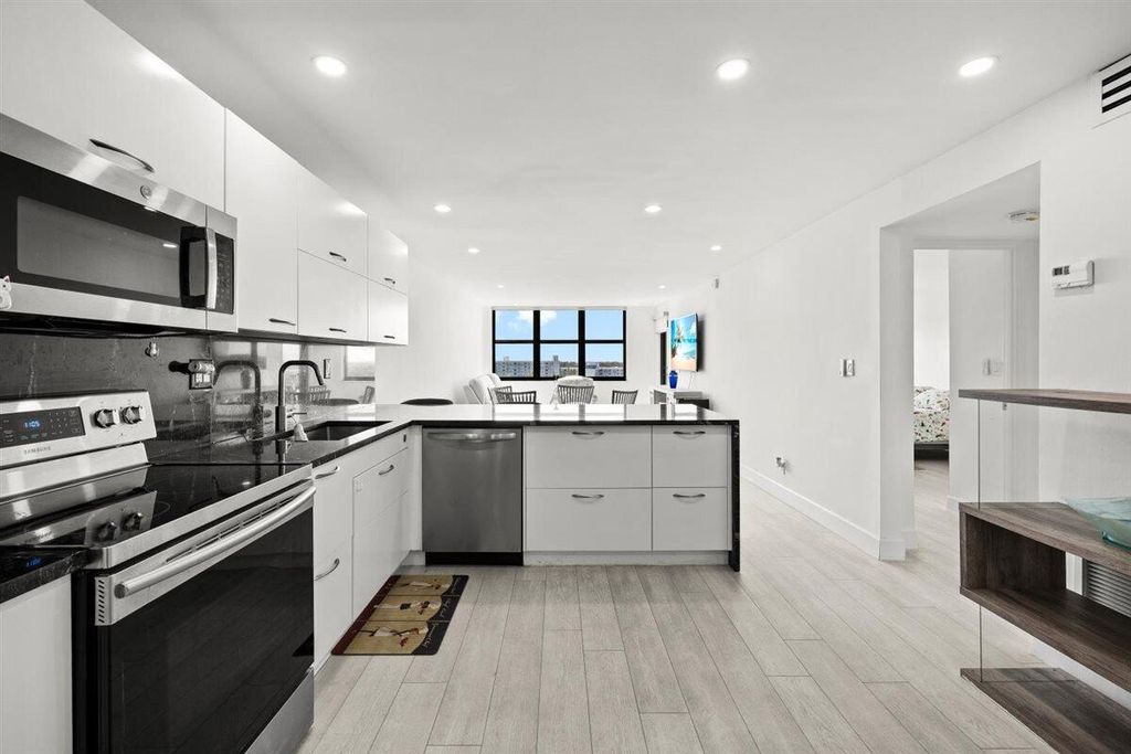 1401 N Riverside Dr APT 1104, photo 5