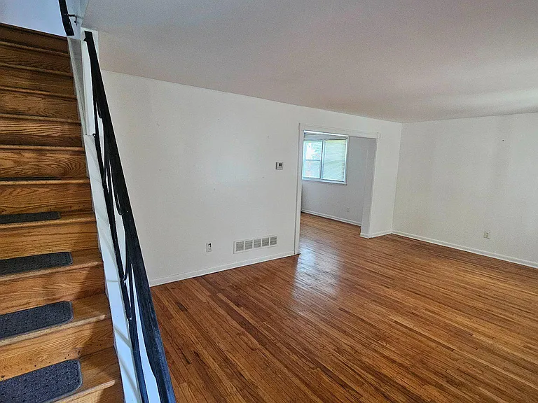 328 Rees Dr — Photo 6