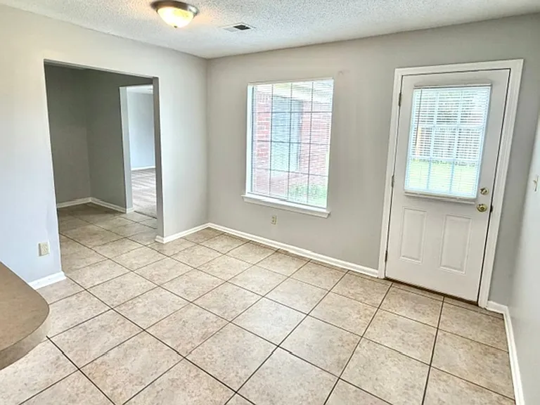 5435 Gardendale St — Photo 6