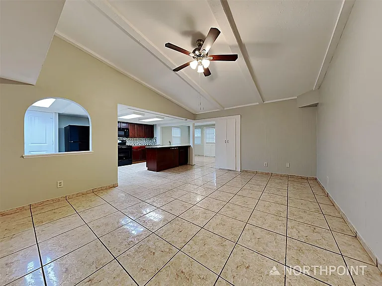 1504 Carnation Dr — Photo 2