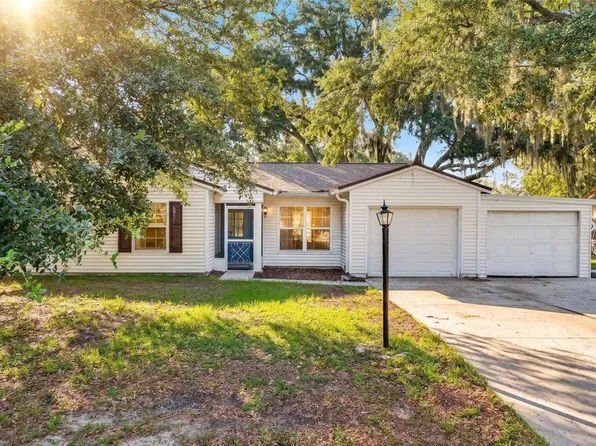 303 Oak Track Pass, Ocala, FL 34472