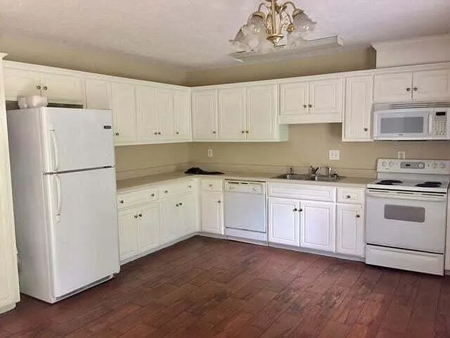 2 bed, 2.0 bath, 900 sqft, $1,100 — Photo 2