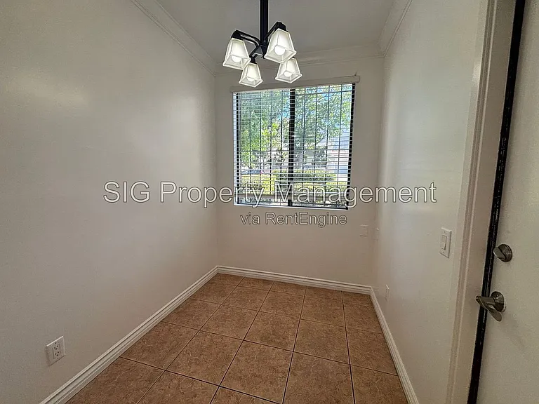 3200 Fairesta St #5 — Photo 8