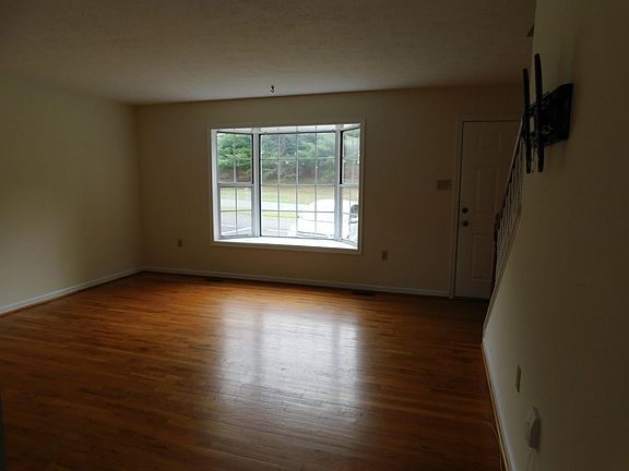 4th image of 212 Hunter Run Rd