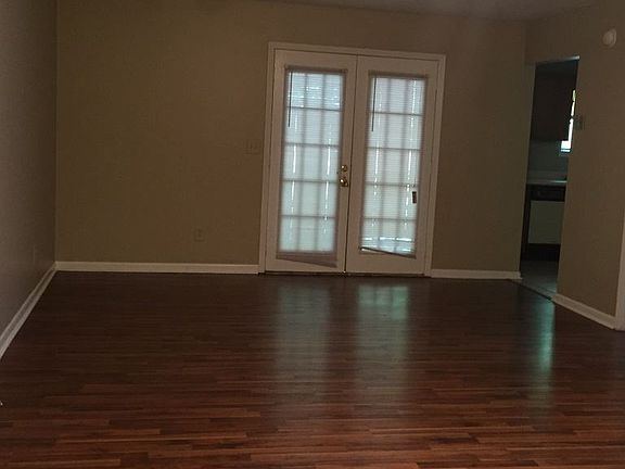 3rd image of 224 Helen Cir #B