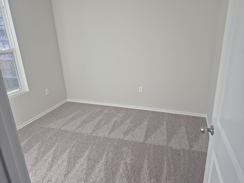 2nd image of 204 Blue Bird Ln
