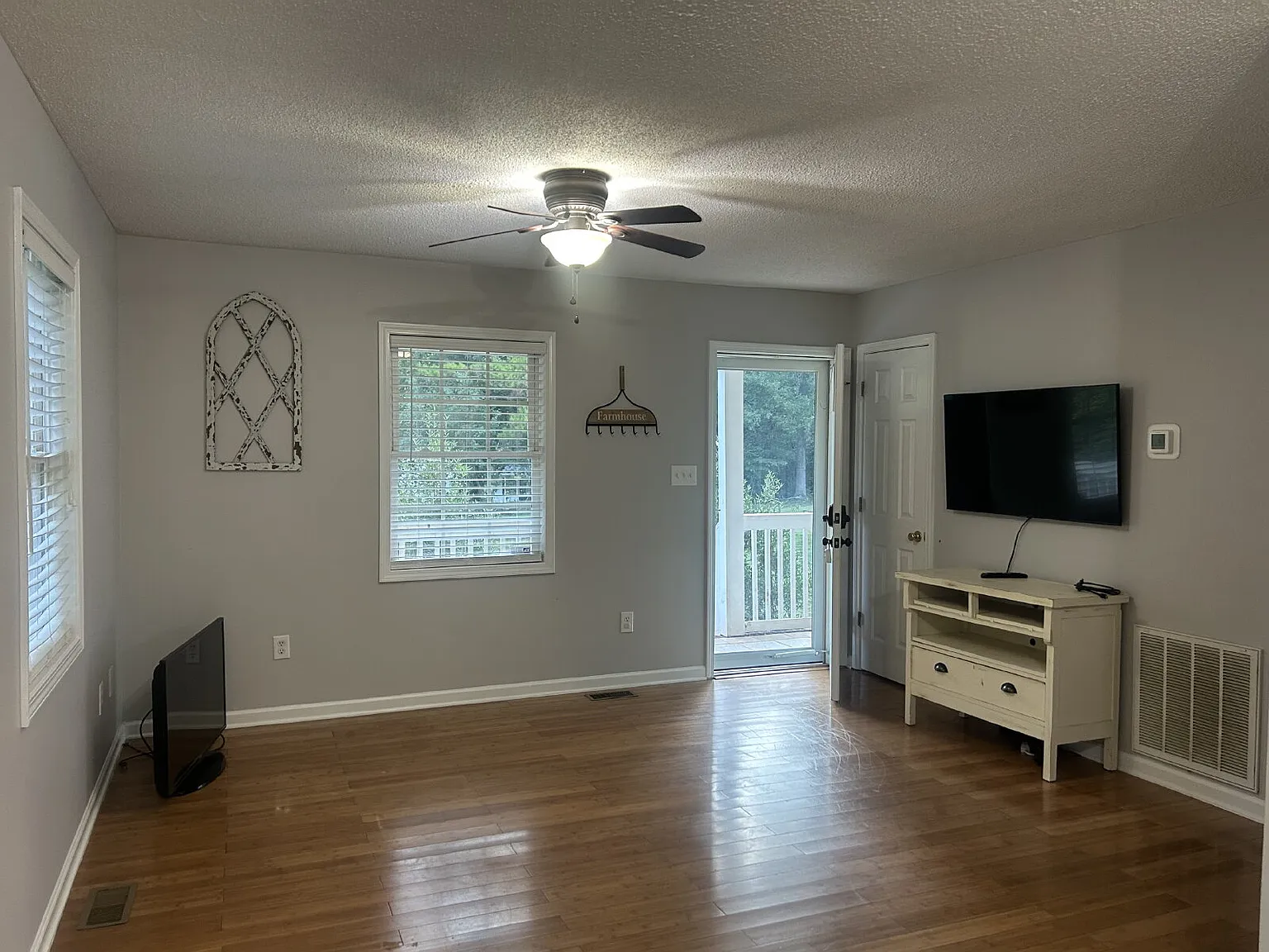 3 bed, 3.0 bath, 1618 sqft, $2,000 — Photo 4