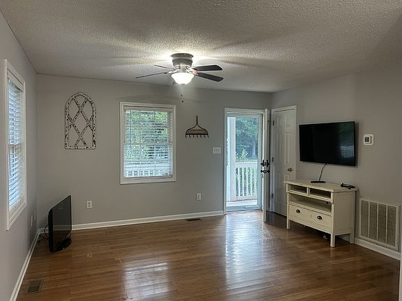 4th image of 307 Mel Ln