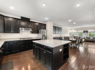 12 Marshall Ln, Wood Ridge, NJ 07075