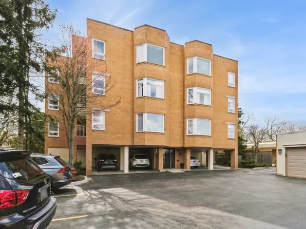 1635 N Milwaukee Ave APT 105, Libertyville, IL 60048