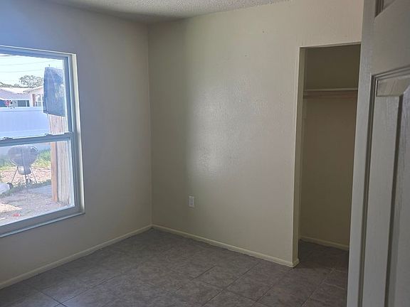 4th image of 811 56th Ave E