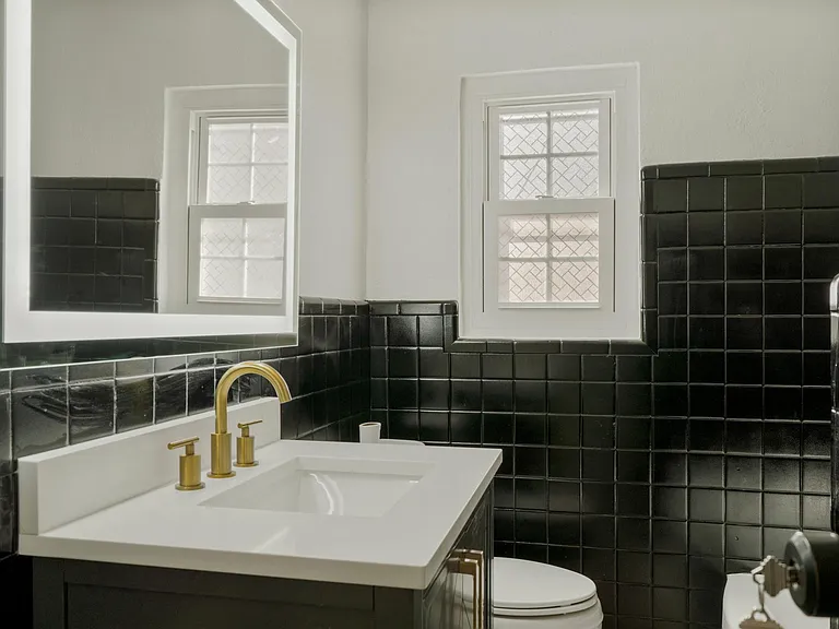 4828 S Madison Ave — Photo 10