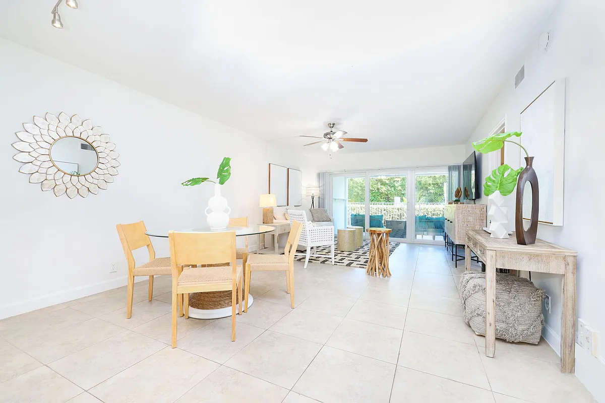 Building Photo - 501 N Ocean Blvd #10