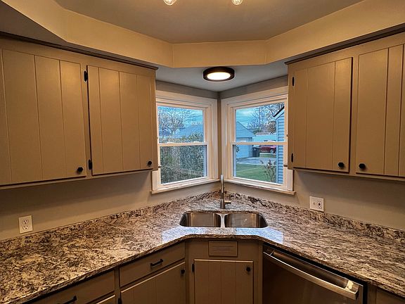 3rd image of 5400 Beacon Ave