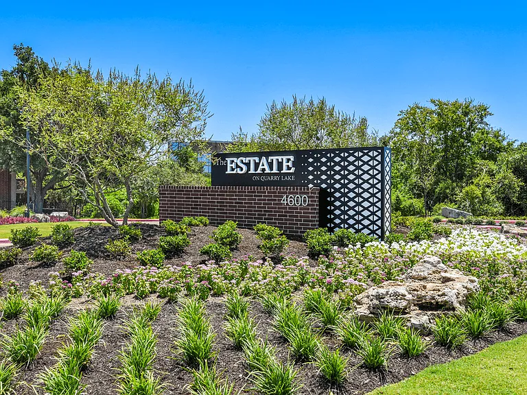 The Estate on Quarry Lake Apartment Homes — Photo 10