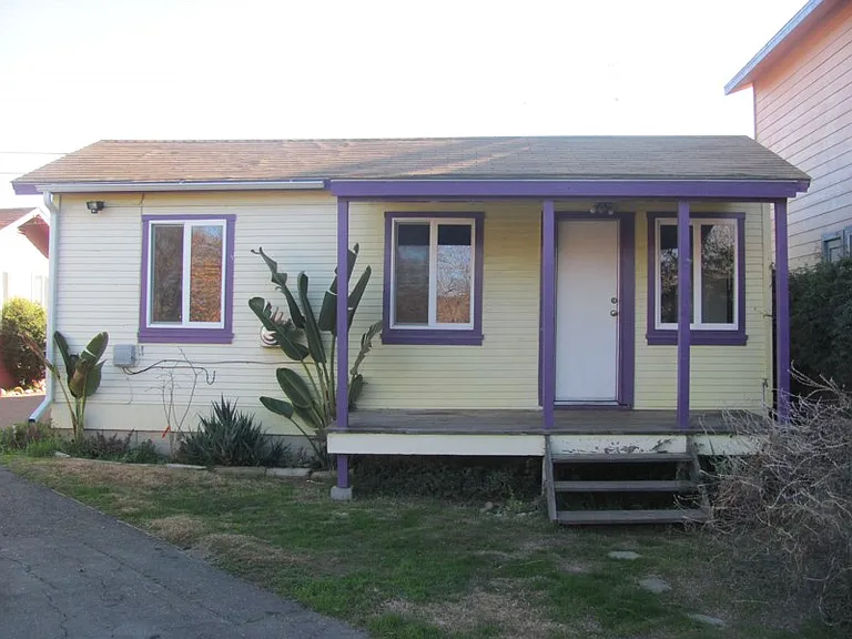 182 Brook St — Photo 1