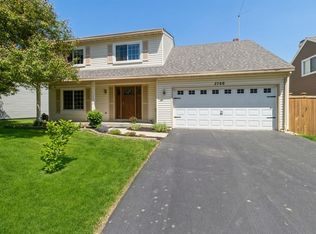 2766 Gateshead Dr, Naperville, IL 60564