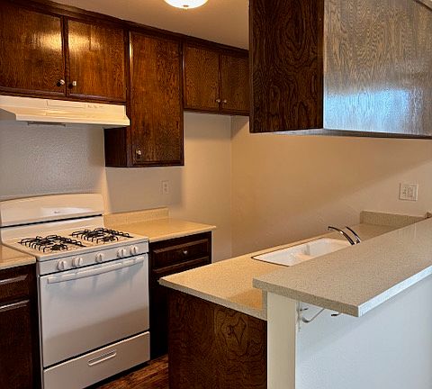 4th image of 377 W Wilson St #15