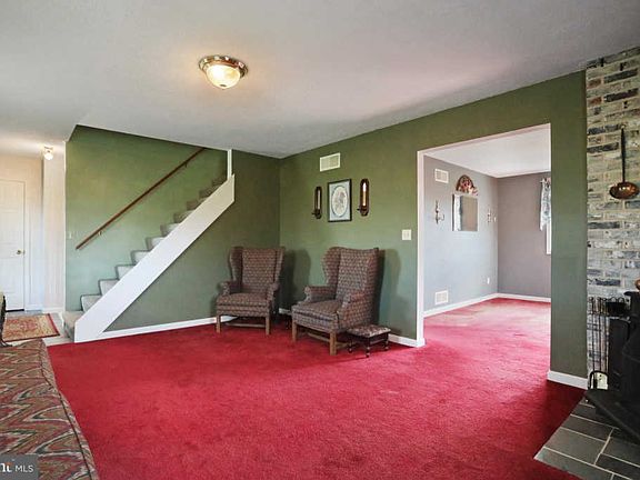5th image of 15 Edgehill Ln