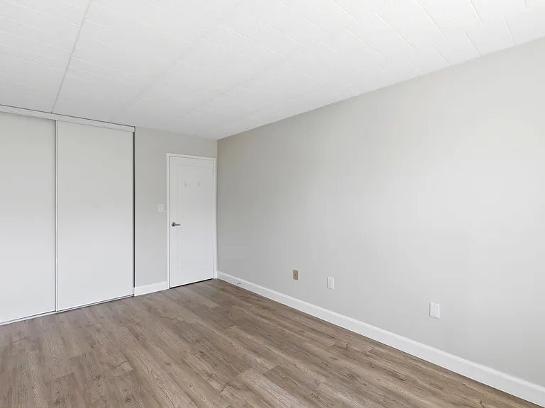 100 McFarlane Ave — Photo 22