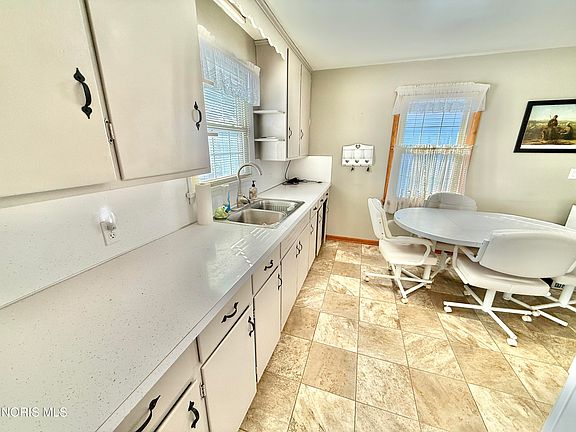 3rd image of 1309 Superior St