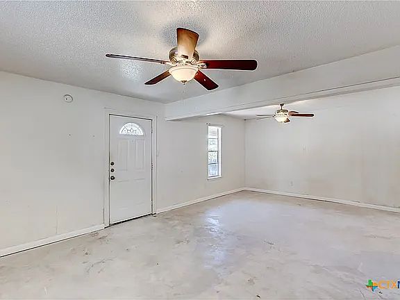 4th image of 907 Curry Ave