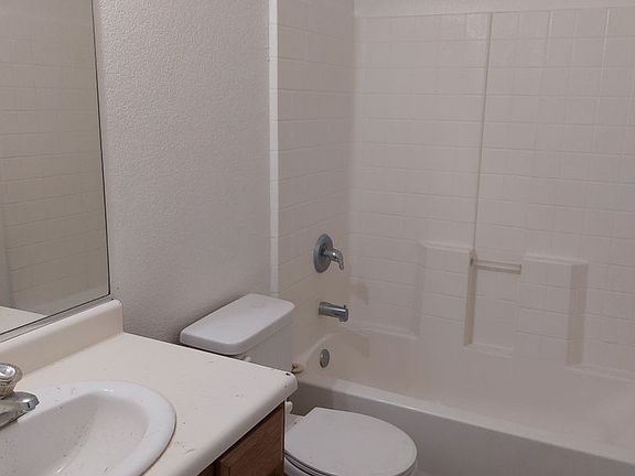 4th image of 5001 Calle Verde
