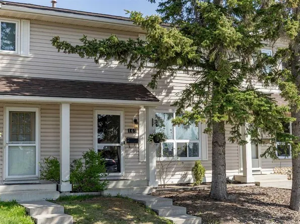 165 NW Woodmont Ter SW, Calgary, AB T2W 4Z4