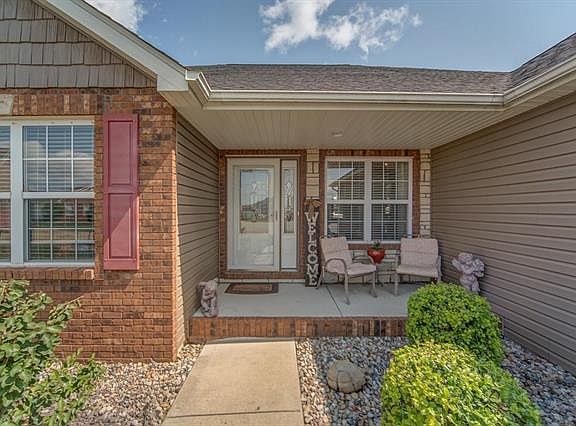 3rd image of 1002 Wyandot Ct