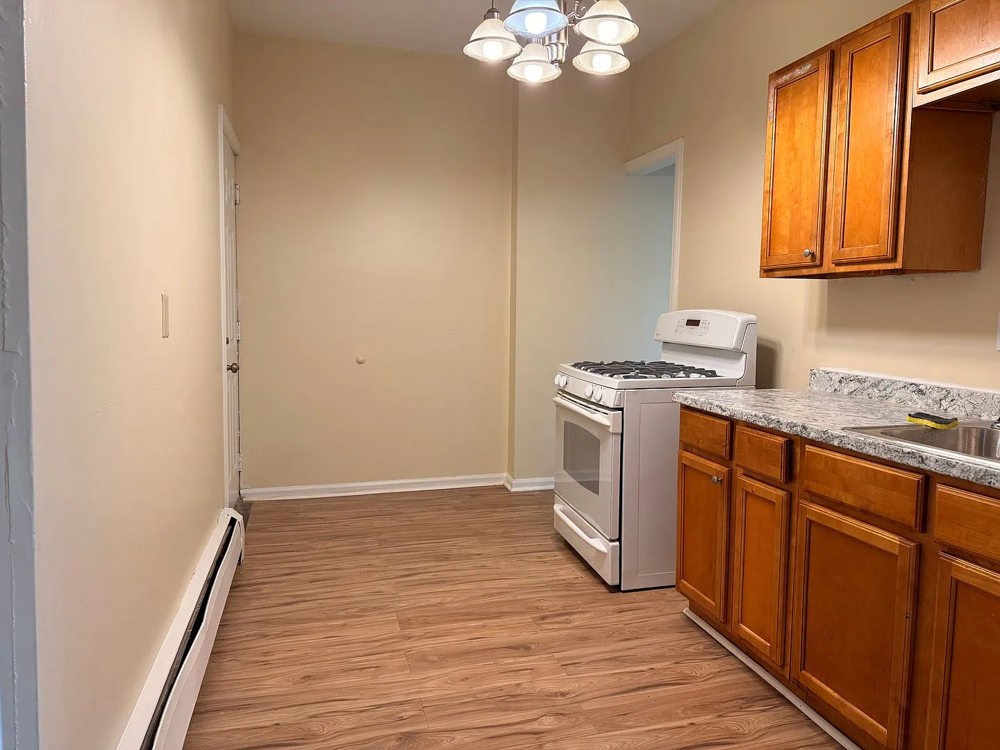 476 Wethersfield Avenue — Photo 3