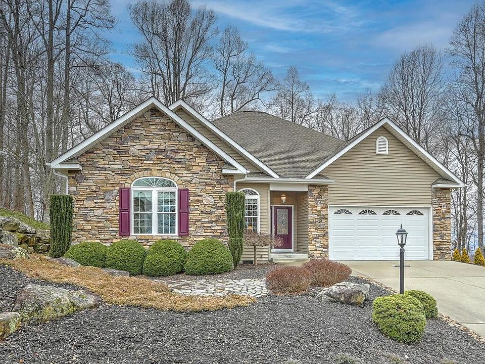 1st image of 369 Bay Laurel Ln