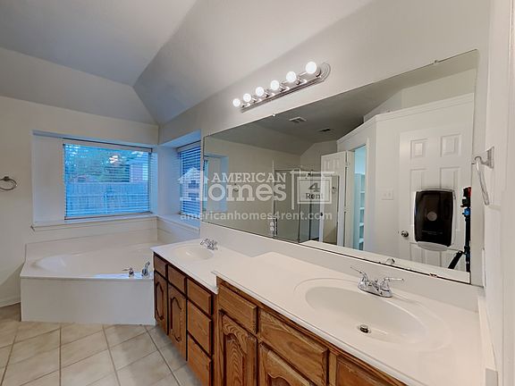 4th image of 521 Covey Trl