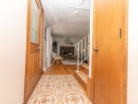 4th image of 15 Marrett Rd