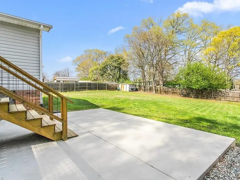 405 E Oakwood St — Photo 4