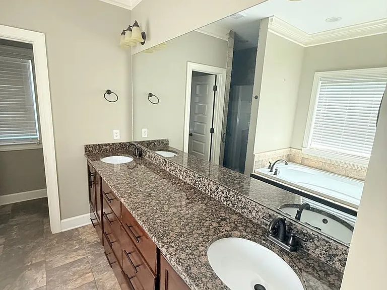 36 Madison Ave — Photo 17