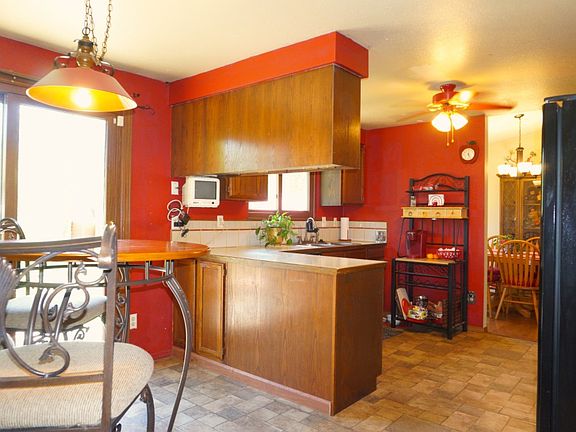 4th image of 200 SE Wildwood Dr