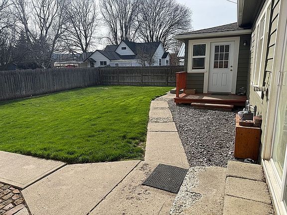 3rd image of 600 Albany St