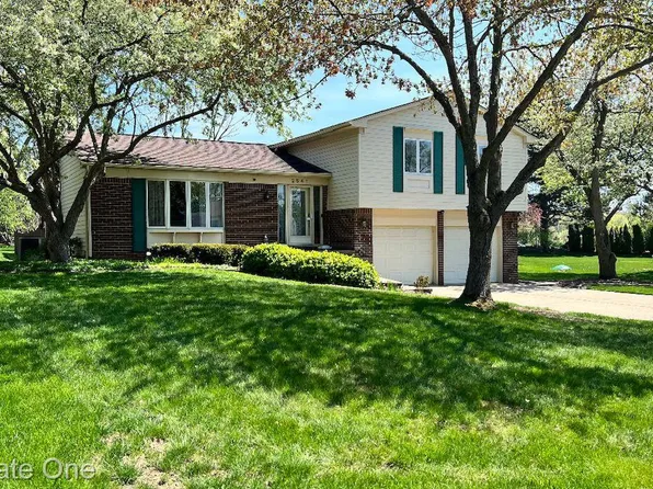 2541 Gemini Ct, Lake Orion, MI 48360
